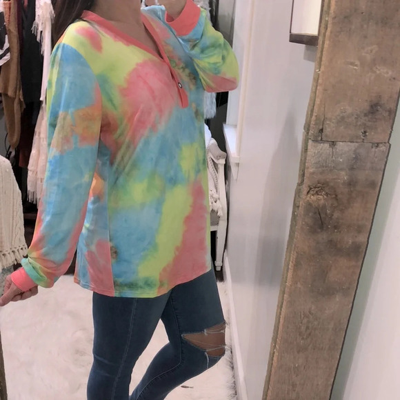 None Tops - 2X fun multicolor tie dye splotched top